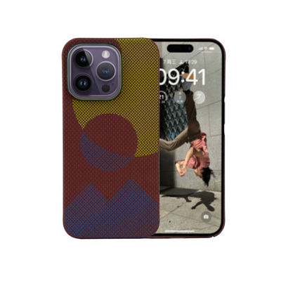 Capa de telefone em fibra de carbono aramida com padrão personalizado de luxo para iPhone 16 Pro Max com 0,8 mm de espessura e 16g de peso