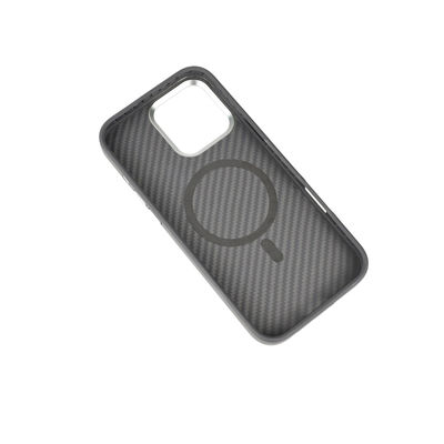 Capa fina de fibra de aramida magnética de 0,8 mm e 16 g para iPhone 16 Pro com injeção lateral e cobertura total