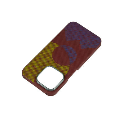 Capa de telefone em fibra de carbono aramida com padrão personalizado de luxo para iPhone 16 Pro Max com 0,8 mm de espessura e 16g de peso