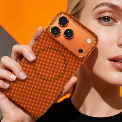 Capa para celular Premium de fibra de carbono aramida com estrutura de metal para iPhone 17 Pro Max