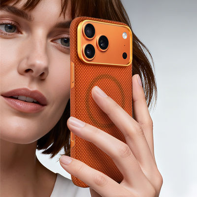 Capa para celular Premium de fibra de carbono aramida com estrutura de metal para iPhone 17 Pro Max