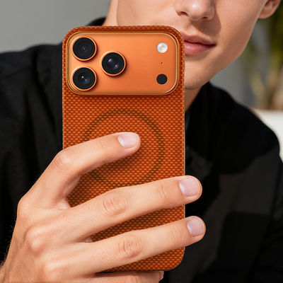 Capa para celular Premium de fibra de carbono aramida com estrutura de metal para iPhone 17 Pro Max