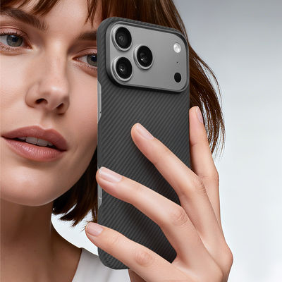 Capa de Celular Personalizada de Fibra de Carbono Aramid com Moldura de Metal para iPhone 17 Pro Max