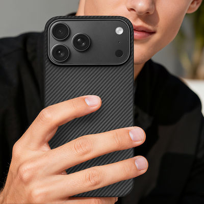Capa de Celular Personalizada de Fibra de Carbono Aramid com Moldura de Metal para iPhone 17 Pro Max