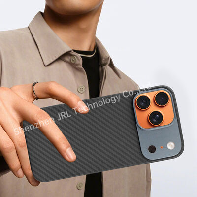 Capa de Celular de Fibra de Carbono Aramida Ultra Fina com Moldura de Metal Personalizada para iPhone 17 Pro