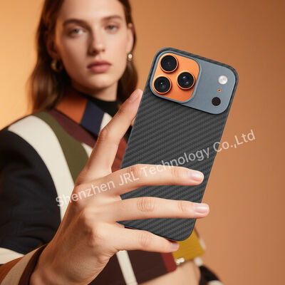 Capa de Celular de Fibra de Carbono Aramida Ultra Fina com Moldura de Metal Personalizada para iPhone 17 Pro